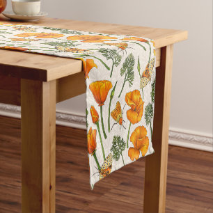Chemin De Table Court Pavot de Californie et papillons de nuit sur blanc
