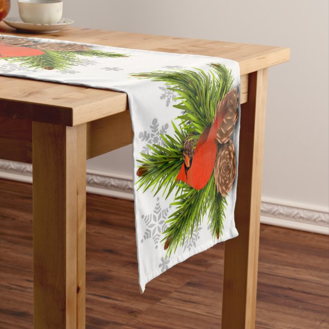 Chemin De Table Court Pinecones et Cardinal Christmas Table Runner (In Situ)