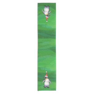 Chemin De Table Court Pingouin mignon à Santa Hat sur Vert