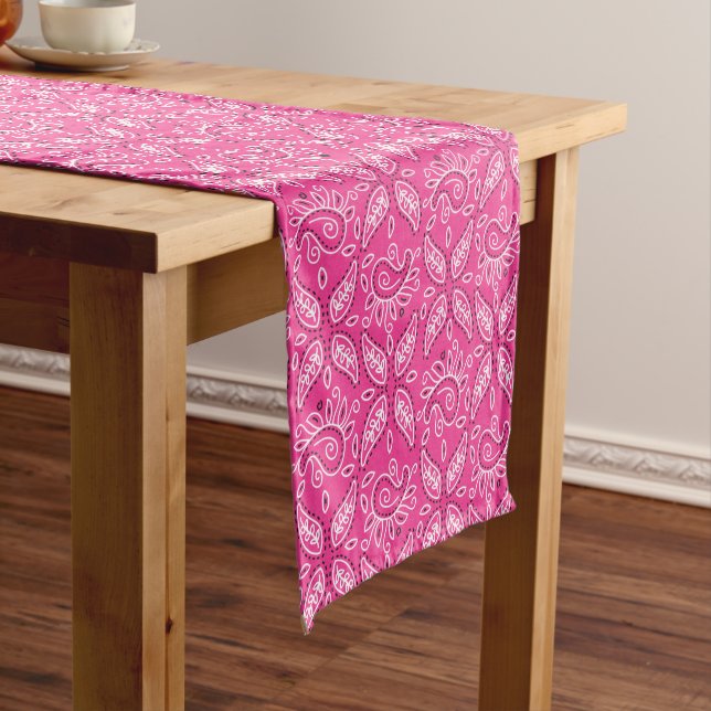 Chemin De Table Court Pink Country Paisley motif table runner (In Situ)