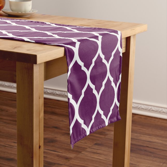Chemin De Table Court Plum violet Quatrefoil marocain (In Situ)