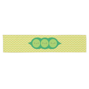 Chemin De Table Court Pois de Kawaii dans une cosse