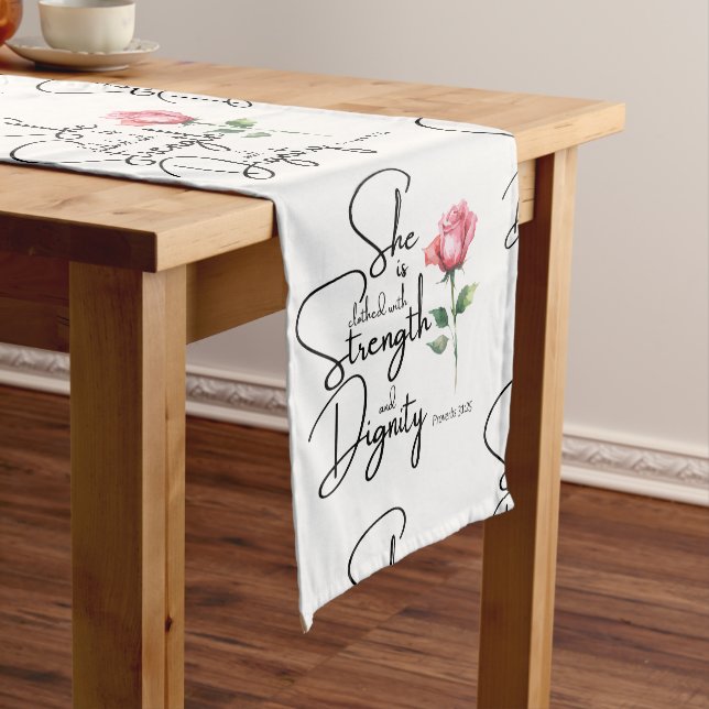 Chemin De Table Court Proverbes 31:25 Bible Fleur Verse Motif sans coutu (In Situ)