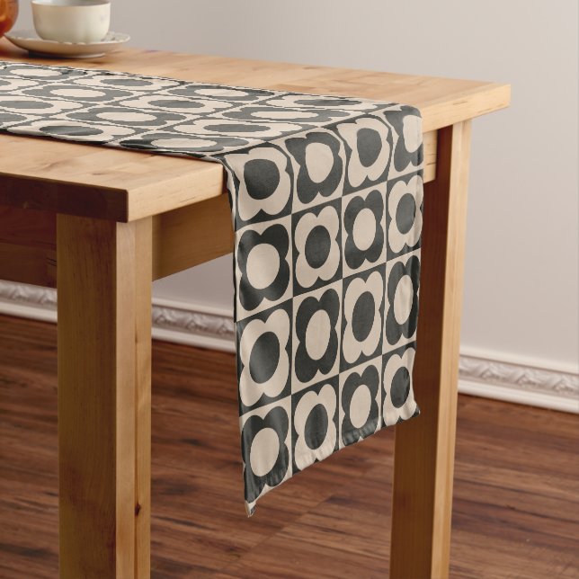 Chemin De Table Court Retro modern -Flower Checkerboard - neutral taupe  (In Situ)
