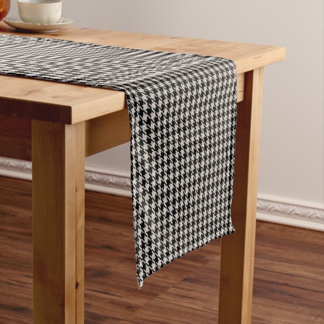 Chemin De Table Court Shepherd Tartan (In Situ)