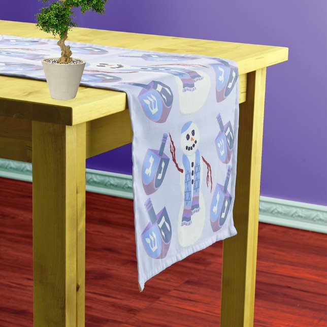 Chemin De Table Court Snowman Dreidels Facultatif Votre nom Blue Hanoukk (Add your name to the center of this cute snowman and dreidels Chanukah table runner)