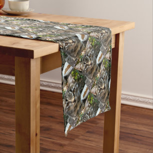 Chemin De Table Court Tabby Cat Kitten Faire contact visuel