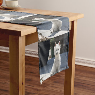 Chemin De Table Court Terrier des montagnes occidental blanc se reposant