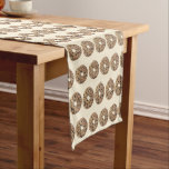 Chemin De Table Court Tout Pavot Sésame Graine Bagel Petit déjeuner<br><div class="desc">Le design présente une illustration originale d'un délicieux bagel de tout, garni de graines de pavot, de graines de sésame, de flocons d'oignon, de sel et de beaucoup d'ail. Comme celui de votre boulangerie locale ! Ce modèle alimentaire est également disponible sur d'autres produits. De nombreuses illustrations sur le thème...</div>