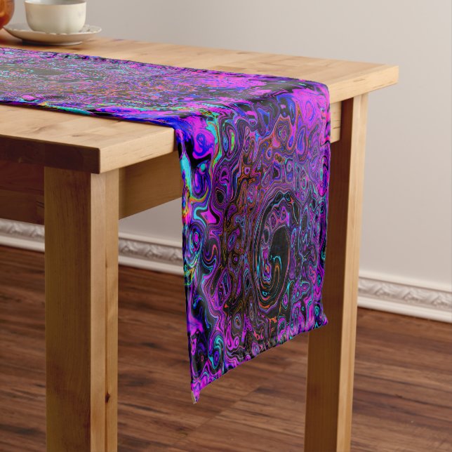 Chemin De Table Court Trippy Black et Magenta Retro Liquid Swirl (In Situ)