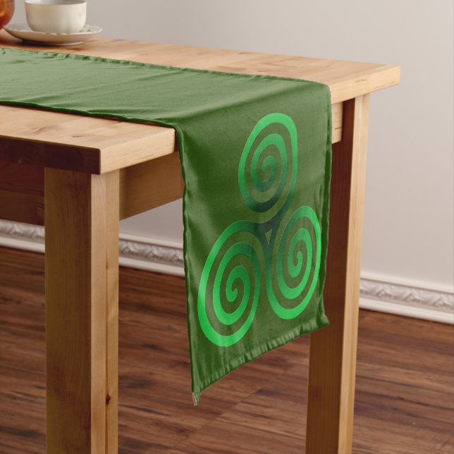 Chemin De Table Court Triskele céleste vert (In Situ)