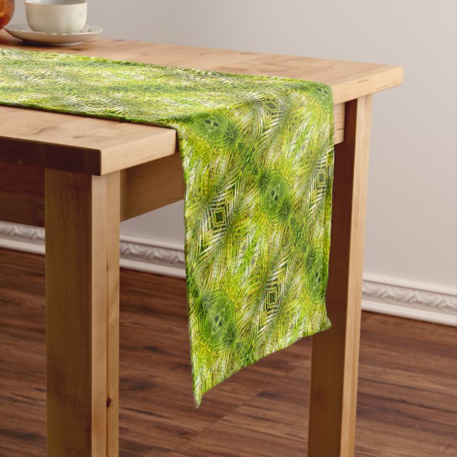 Chemin De Table Court Tropical green palm leaves diagonal pattern (In Situ)