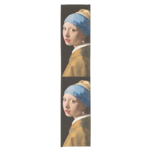 Chemin De Table Court Une fille avec un portrait à perle