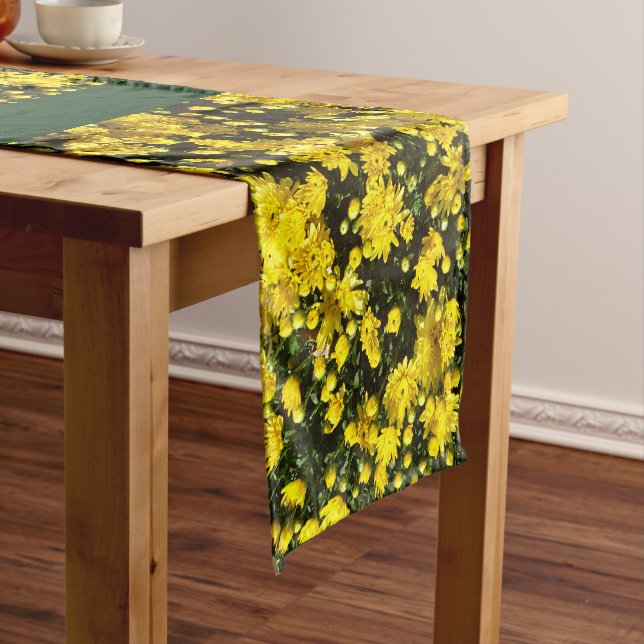 Chemin De Table Court Une multitude de mamans jaunes (In Situ)