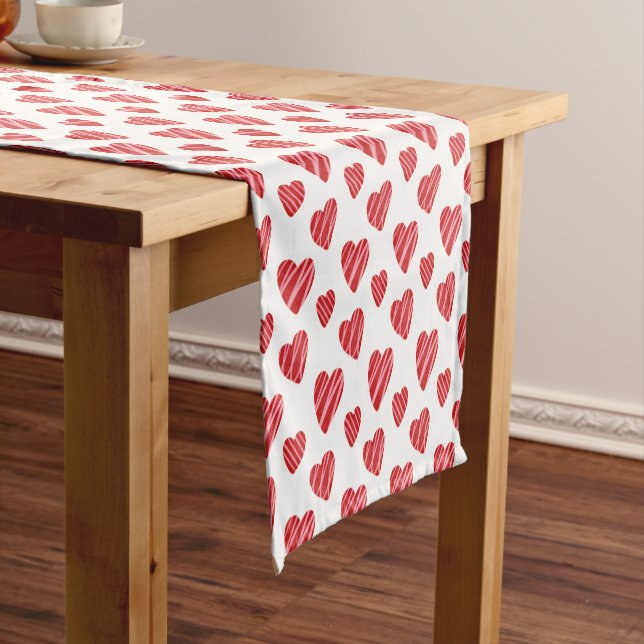 Chemin De Table Court Whimsical Red Hearts Saint Valentin (In Situ)