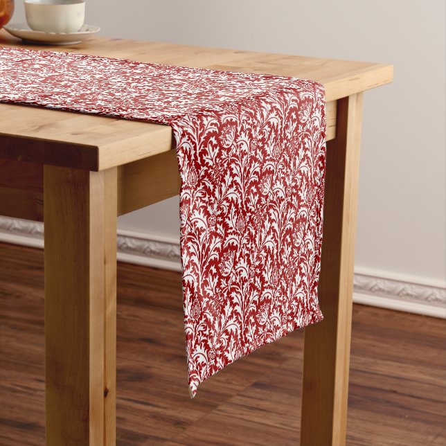 Chemin De Table Court William Morris Thistle Damask, rouge foncé et blan (In Situ)