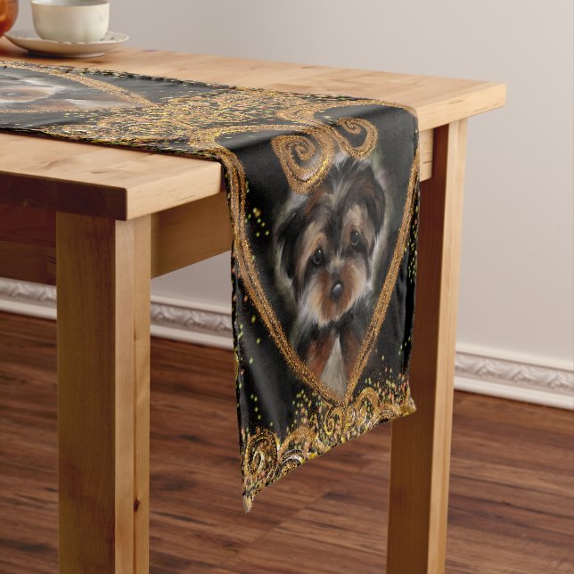 Chemin De Table Court Yorkie Poo (In Situ)