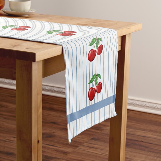 Chemin De Table Long Cerises Rouges sur Motif Graphique à Rayures Bleue (In Situ)