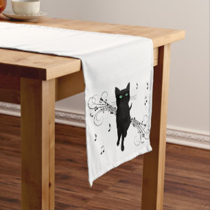 Chemin De Table Long Chat noir entouré de notes de musique murmurantes