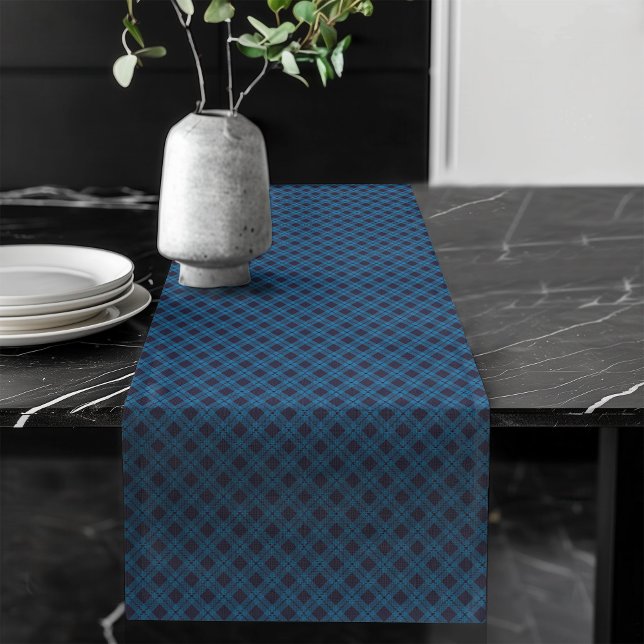 Chemin De Table Long Coupe de table en tatan bleu pour maisons de style (Blue Tartan Table Runner for Rustic Style Homes)