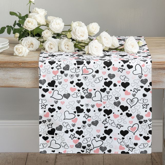 Chemin De Table Long Coureur de table romantique Cœurs roses et noirs (Romantic Love Gift Table Runner Pink Black Hearts)