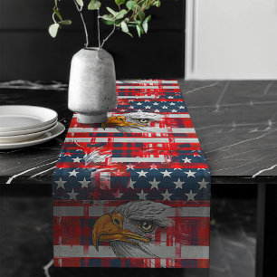 Chemin De Table Long Drapeau américain et coureur aigle célèbrent le bl