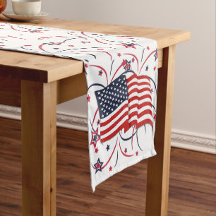 Chemin De Table Long Drapeau américain et feux d'artifice