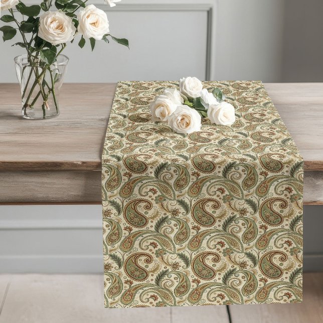 Chemin De Table Long Earthy Paisley Motifs Pastel Green inspirés par Bo (Boho-Inspired Earthy Paisley Patterns Pastel Green Long Table Runner)