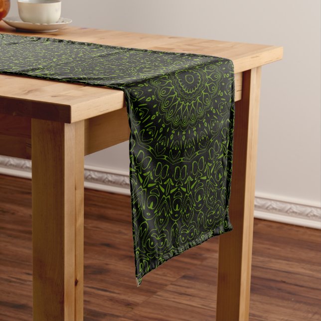 Chemin De Table Long Mandala Vert Avocat avec Symétrie Géométrique (In Situ)