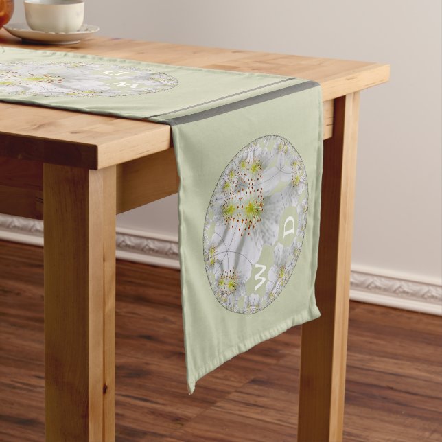Chemin De Table Long Monogramme Abstraite marguerite, vert clair (In Situ)
