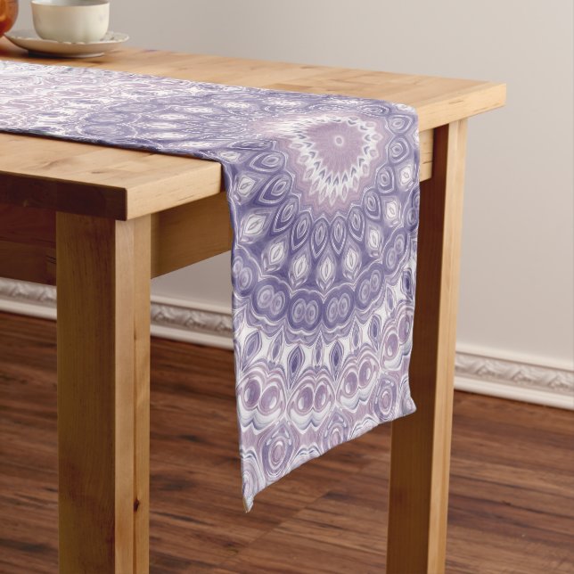 Chemin De Table Long Motif de mandala lavande et lilas (In Situ)