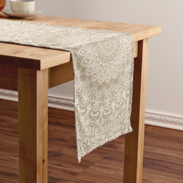 Chemin De Table Long Motif de mandala ornemental kaki et blanc (In Situ)