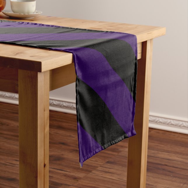 Chemin De Table Long Noir ensorcelé et rayures violettes effrayantes (In Situ)