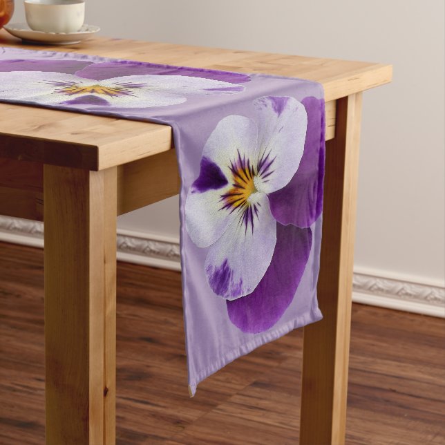 Chemin De Table Long Pansies blanches violettes (In Situ)