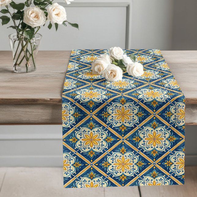 Chemin De Table Long Runner de table avec mosaïque en gras avec méditer (Bold Tile-Inspired Table Runner with Mediterranean)