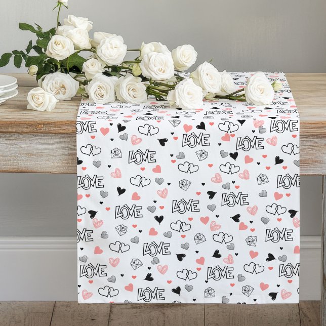 Chemin De Table Long Tapis de table rose et noir à lettrage chic 'Lettr (Chic Love Lettering Pink Black Heart Table Runner)