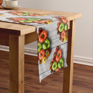 Chemin De Table Long Tomates rayées colorées sur la table Patinée