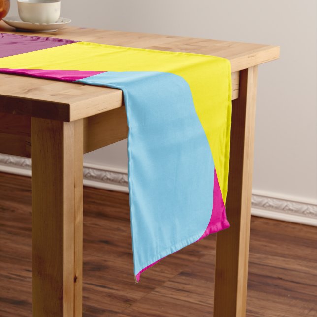 Chemin De Table Long Un design de style rétro géométrique (In Situ)