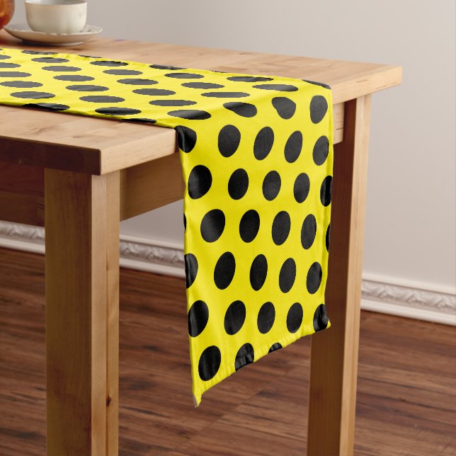 Chemin De Table Moyen Cercles noirs sur Arrière - plan jaune (In Situ)