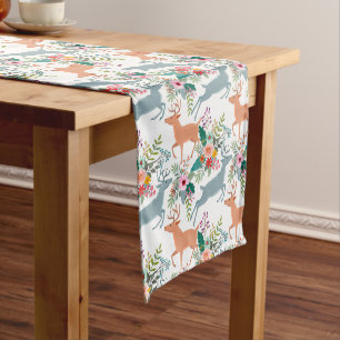 Chemin De Table Moyen Cerfs communs dans le jardin