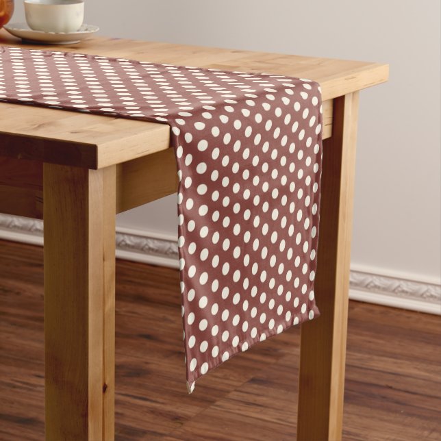 Chemin De Table Moyen Cranberry et White Polka Dot (In Situ)