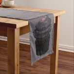 Chemin De Table Moyen Cupcake Fiançailles doux<br><div class="desc">Art original par Thedustyphoenix.com</div>