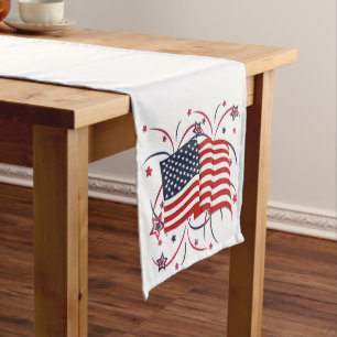 Chemin De Table Moyen Drapeau américain et feux d'artifice