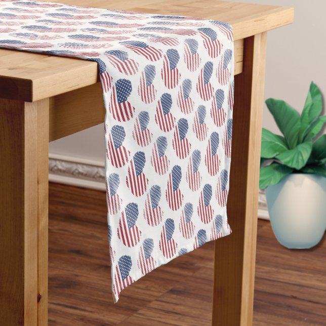Chemin De Table Moyen Drapeau américain Rouge Bleu Patriotique (Cute Patriotic American Flag Rustic Heart Pattern Medium Table Runner)