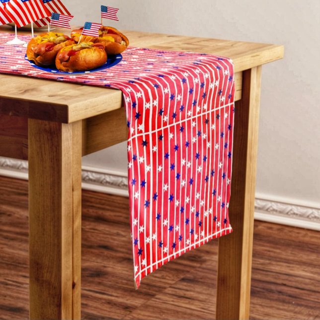Chemin De Table Moyen Étoiles de drapeau (Adorn your Independence table with the Flag Stripes Table Runner!)