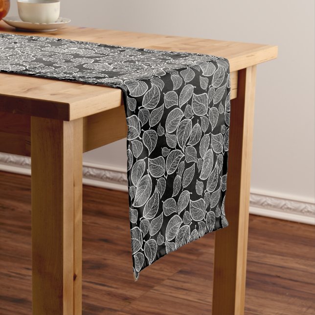 Chemin De Table Moyen Feuilles blancs sur BlackTable Runner (In Situ)