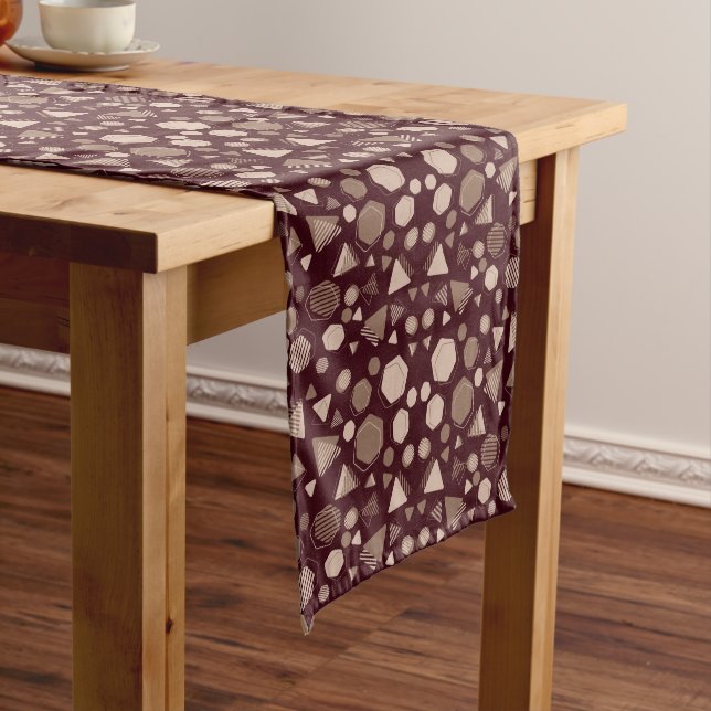Chemin De Table Moyen Hexagon & Triangle Rose & Brown sur Motif Maroon (In Situ)