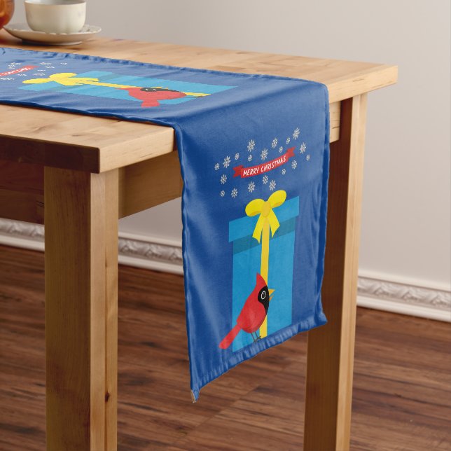 Chemin De Table Moyen Joli Cardinal Rouge Avec Cadeau Bleu (In Situ)