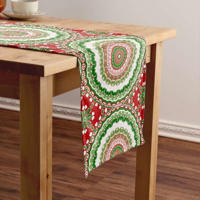 Chemin De Table Moyen Mandala de Noël en rouge, vert et or chaud (In Situ)