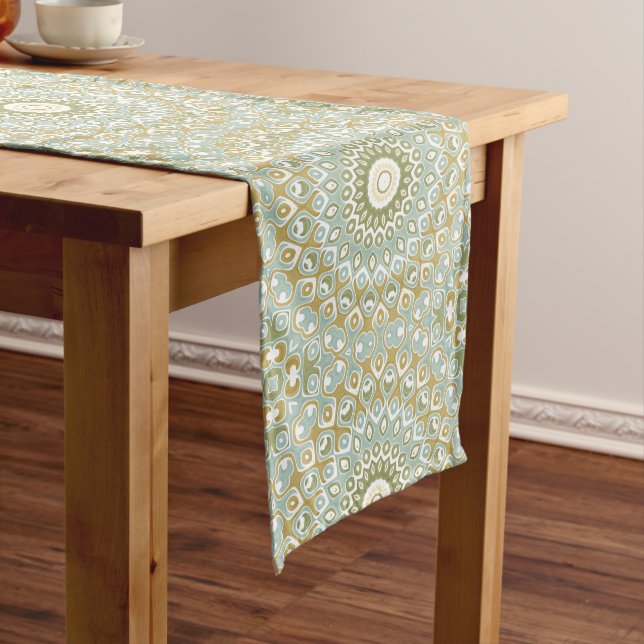 Chemin De Table Moyen Mandala Terrien en Vert, Or et Bleu Clair (In Situ)